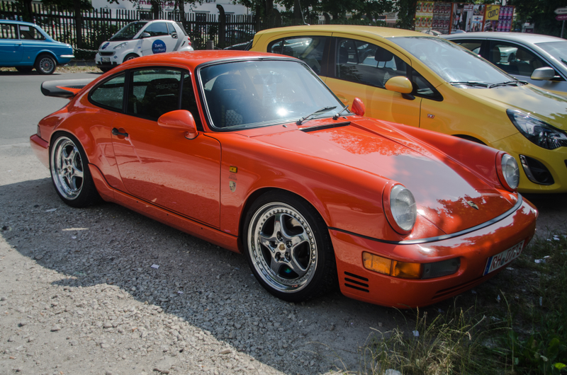 Illustration for article titled Photodump: A classic Porsche car meet.
